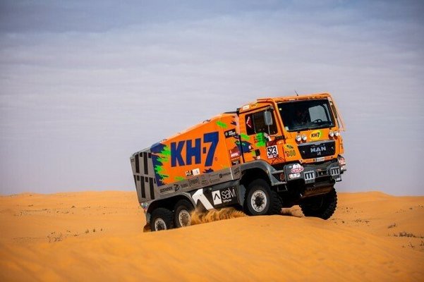 El equipo KH-7 Epsilon y su MAN 6x6: 'San Bernardos' en el desierto