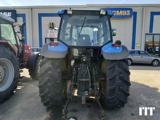Tractor agricola New Holland TM 135 - 5